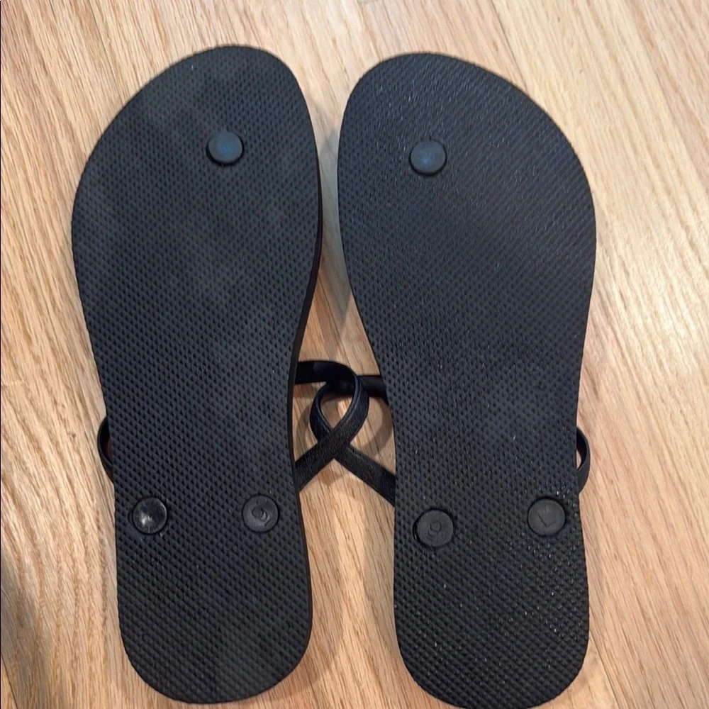 Old Navy Classic Black Sandals new with no tag